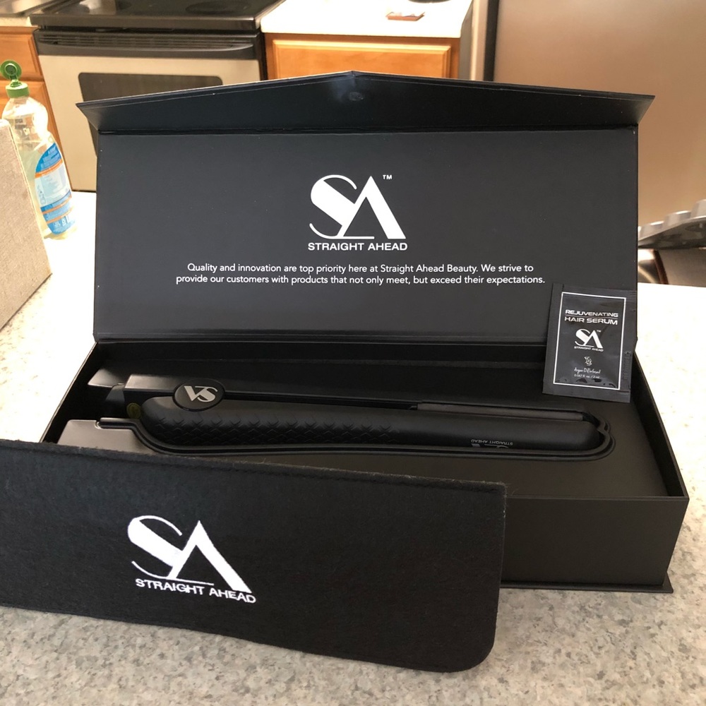 BRAND NEW Flat Iron